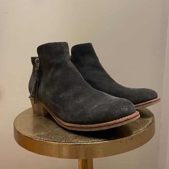 Dolce Vita Sutton Suede Ankle Boots | Gray Tassel, Stacked Heel, Size 10 EUC - Picture 4 of 11